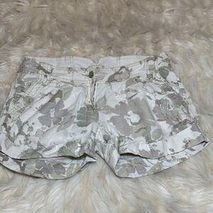 Miss Me Vintage Floral Linen Rayon Blend Cargo Shorts Size Small
